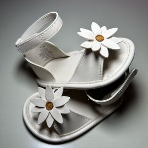 Old Navy Cream Flower Accent Infant Girl Sandal Size 6-12 Months